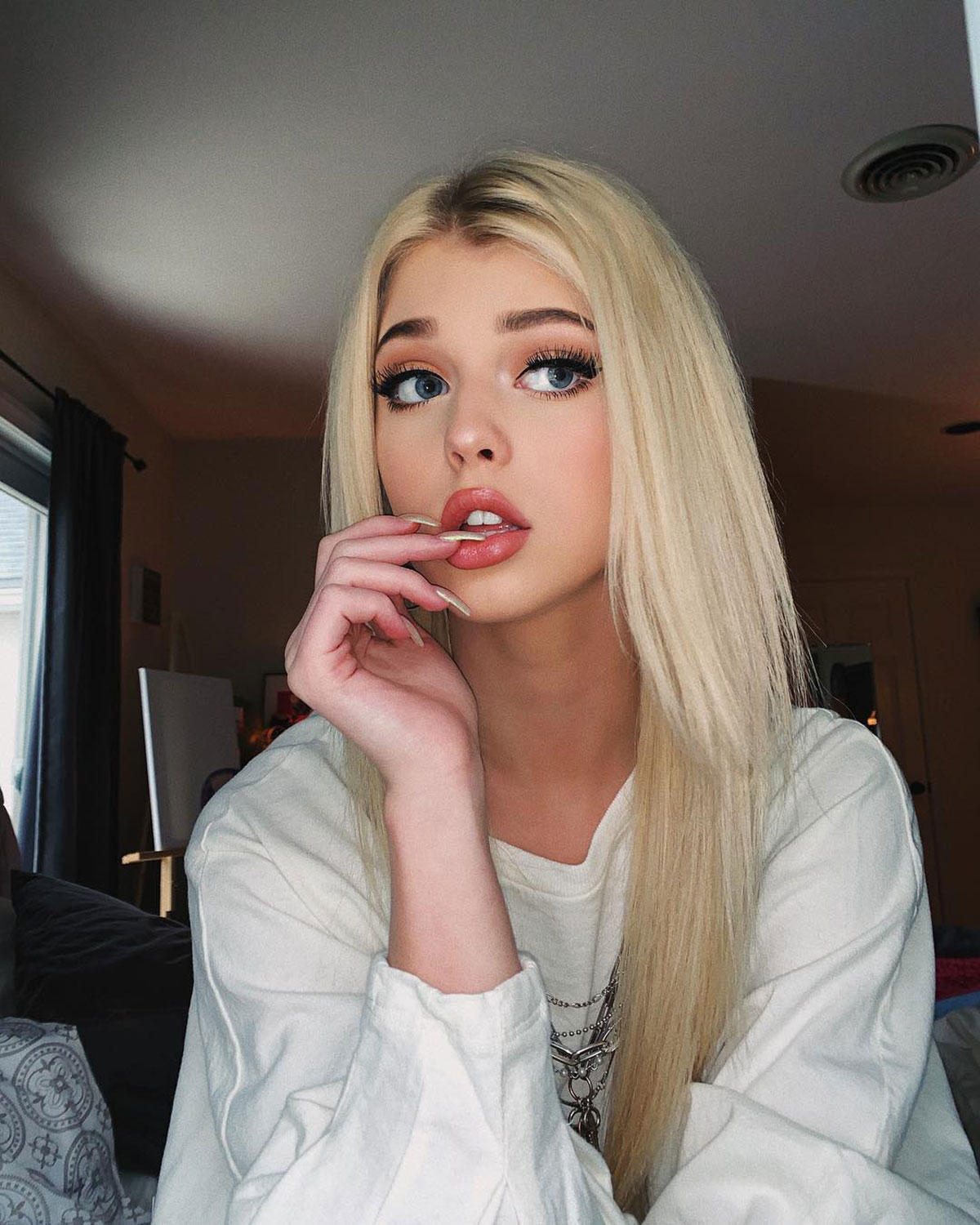 Loren Gray: A Style Icon Who Continuously Mesmerizes with Her Freshing ...