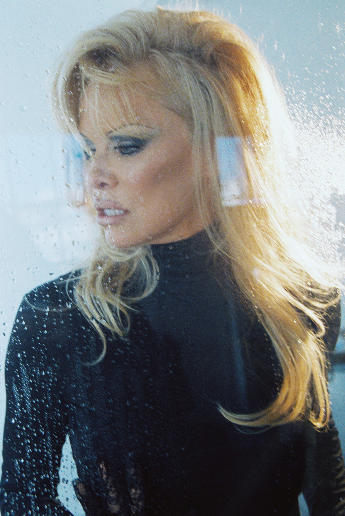 Pamela Anderson Tells Ronan Farrow How She Survived Hollywood 0825